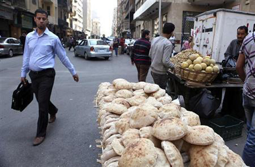 A man walks past a bread stand at a street corner in central Cairo April 11, 2013 (Reuters photo)